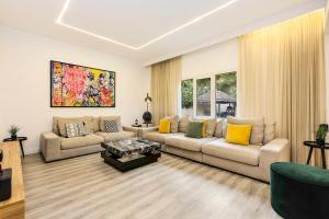Khu vực ghế ngồi tại FIRST CLASS Villa Quiet Class in the Meadows