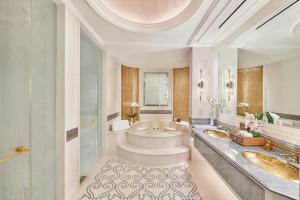 Baðherbergi á Emirates Palace Mandarin Oriental, Abu Dhabi