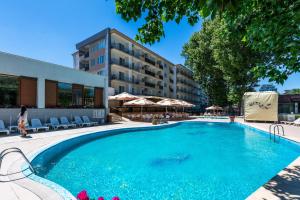 Bazén v ubytování Complex Modern All Inclusive Mamaia nebo v jeho okolí