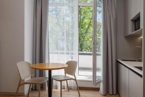 Кухня або міні-кухня у Jam Apartments Shevchenka