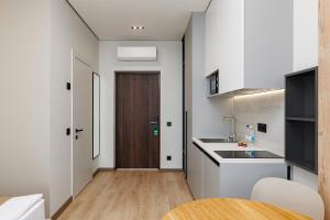 Кухня або міні-кухня у Jam Apartments Shevchenka