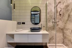 Ένα μπάνιο στο Montevideo Centrum 2 by Grand Apartments