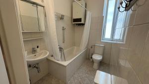 Et badeværelse på Ignaz 28 Apartment#1 + 13 billeder