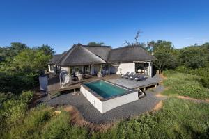 フッドスプルイトにあるVilla Blaaskansのプール付きの家の航空写真