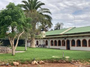 Κήπος έξω από το Swartfontein Game and Adventure Lodge