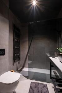 Bilik mandi di Villa Eta