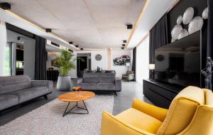 Ruang duduk di Villa Eta