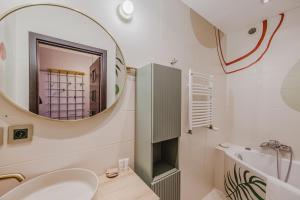 Bilik mandi di Osiedle Batorego Comfy Apartment +30 gambar