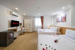 Postel nebo postele na pokoji v ubytování BIG Hotel Sài Gòn