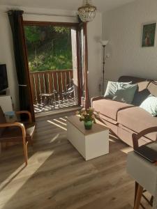 Et opholdsområde på Petit nid douillet , T1 avec cuisine indépendante, au calme, proche centre ville