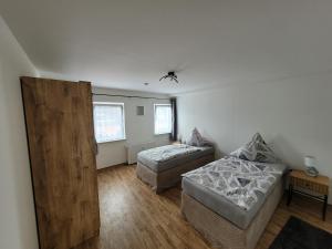 Postel nebo postele na pokoji v ubytování Gemütliches Dachapartment