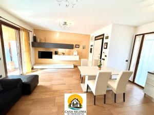 a living room with a white table and chairs at Casa Selema in Donigala Fenughedu