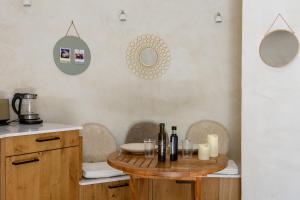 ครัวหรือมุมครัวของ Gîte de charme face au Luberon, avec Jacuzzi