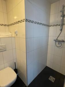 Hotel DeWaag Makkum的一间浴室
