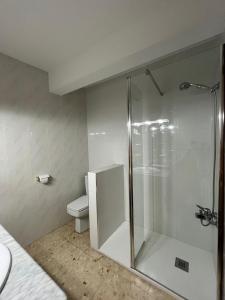 Et badeværelse på Castelserás apartamento rural