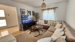 Μια τηλεόραση ή/και κέντρο ψυχαγωγίας στο Ibiza Sunshine Hideaway