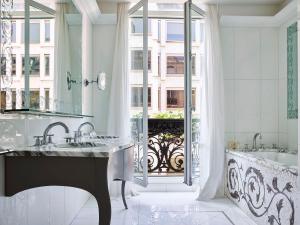 Photo de la galerie de l'établissement Hôtel Plaza Athénée - Dorchester Collection, à Paris