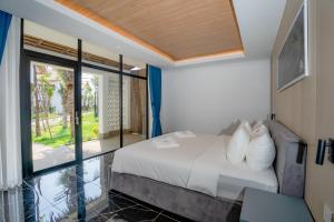 Postel nebo postele na pokoji v ubytování Royal Beach Resort and Residence By EHM + 37 fotografií
