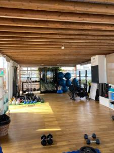 Centrum fitness w obiekcie Bristol Sunset Beach - Holiday Apartments