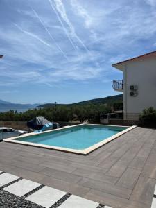 Bazén v ubytování Apartament Slatine No 1 nebo v jeho okolí