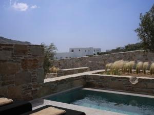 A piscina localizada em Kalea Mykonos ou nos arredores
