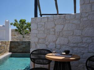 A piscina localizada em Kalea Mykonos ou nos arredores