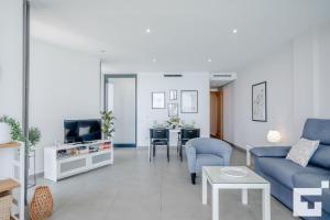 TV a/nebo společenská místnost v ubytování Apartamento Bernia al Mar 8B - Grupo Turis