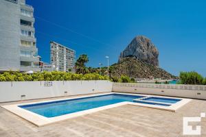 Bazén v ubytování Apartamento Bernia al Mar 8B - Grupo Turis nebo v jeho okolí