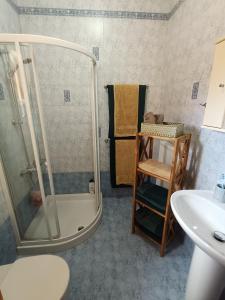 Ένα μπάνιο στο Villa Boreas +5 φωτογραφίες