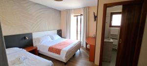 Postel nebo postele na pokoji v ubytování Hotel B&B Fortuna + 37 fotografií