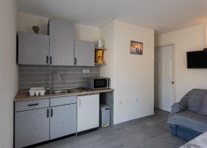 Kuchyň nebo kuchyňský kout v ubytování Apartments Kulji
