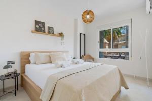 Ένα ή περισσότερα κρεβάτια σε δωμάτιο στο New modern apartment, 2BR, pool, Flores del Golf +15 φωτογραφίες