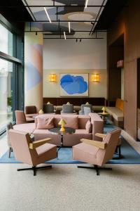 Posezení v ubytování Kimpton Main Frankfurt by IHG