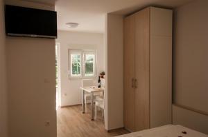 TV a/nebo společenská místnost v ubytování Guest House Bulevar