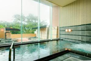 Piscina di 神通峡春日温泉ゆーとりあ越中 o nelle vicinanze