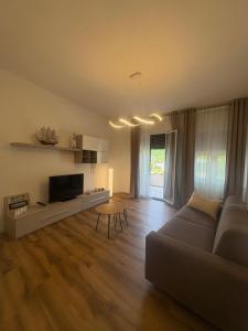 Televízia a/alebo spoločenská miestnosť v ubytovaní Valley House