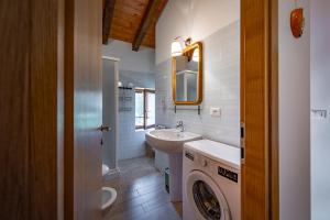 Koupelna v ubytování Albergo Diffuso Forgaria Monte Prat + 37 fotografií