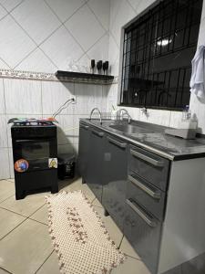Kuchyň nebo kuchyňský kout v ubytování Morada Dias