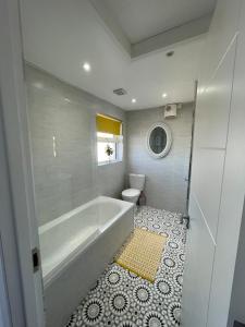 Ένα μπάνιο στο 1 bed apartment Portrush
