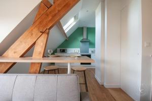 Η κουζίνα ή μικρή κουζίνα στο Bright 70m Apartment near City Center & the Loire