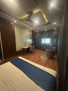 Hotel ML Pride客房内的一张或多张床位