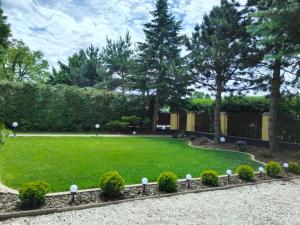 a garden with a lawn with a basketball hoop at Dom Gościnny Przedmieście in Kielce