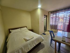 Postel nebo postele na pokoji v ubytování Amache Apartments