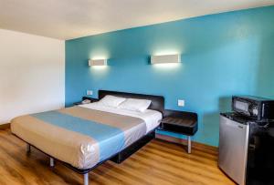 Postel nebo postele na pokoji v ubytování Motel 6 Waco - Lacy Lakeview
