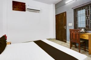 Postel nebo postele na pokoji v ubytování Hotel O HOTEL SHYAM RESIDENCY