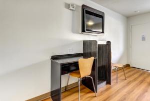 TV a/nebo společenská místnost v ubytování Motel 6 Waco - Lacy Lakeview