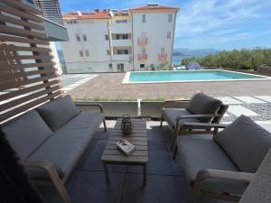 Bazén v ubytování Apartament Slatine No 1 nebo v jeho okolí