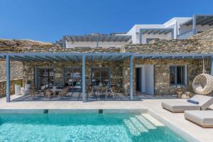 Piscina de la sau aproape de Roka Bonita Villa Mykonos