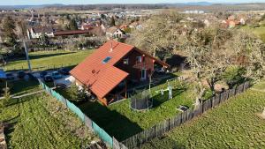 Letecký snímek ubytování Le Chalet au vieux vignoble avec espace Sauna et Jacuzzi