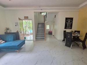 Area soggiorno di Charming Green Hideout